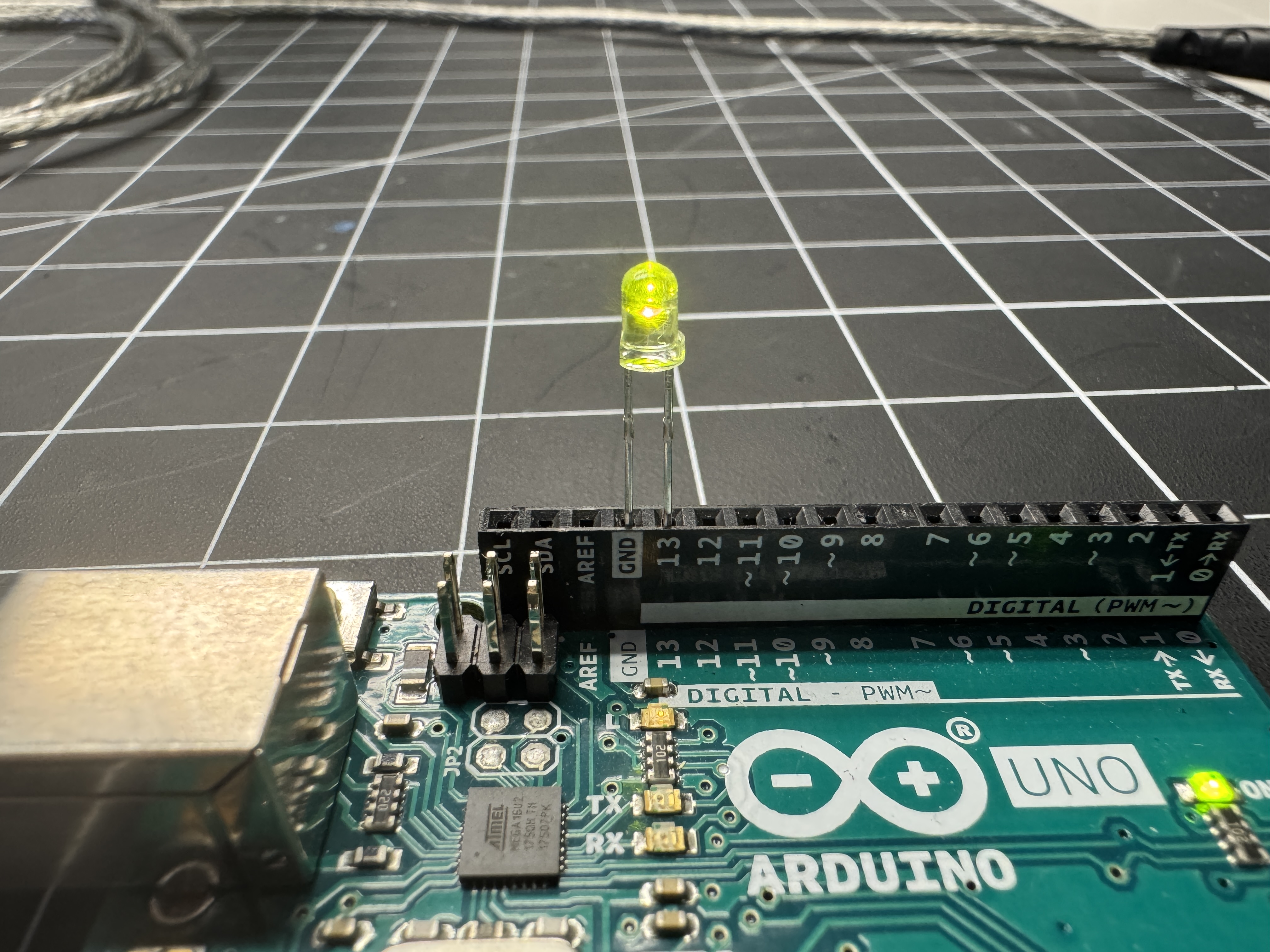 Then we proceeded to learn a bit about LEDs and how we can connect them directly to Arduino. <a href='https://www.youtube.com/watch?v=S6B5MZvuRac' target='_blank'><p>Video Demo</p></a>